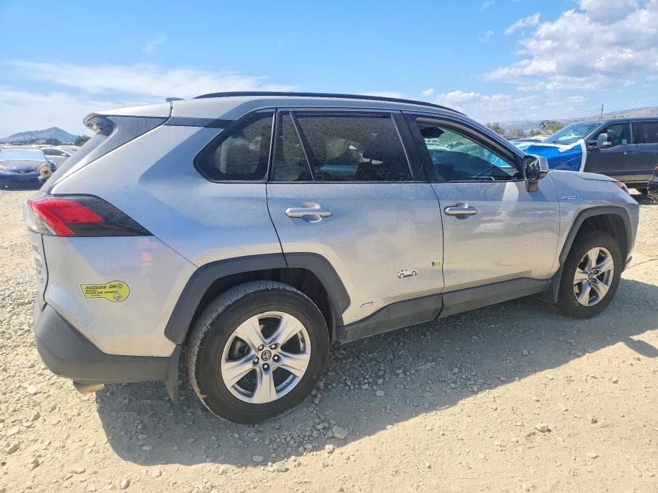 2020 TOYOTA RAV4 LE 3