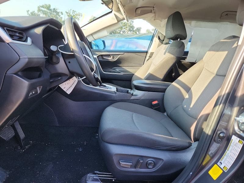 2025 TOYOTA RAV4 XLE 7