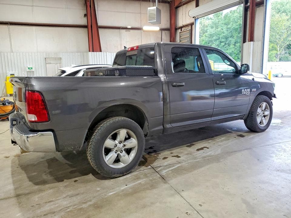 2019 RAM 1500 CLASSIC SLT 3