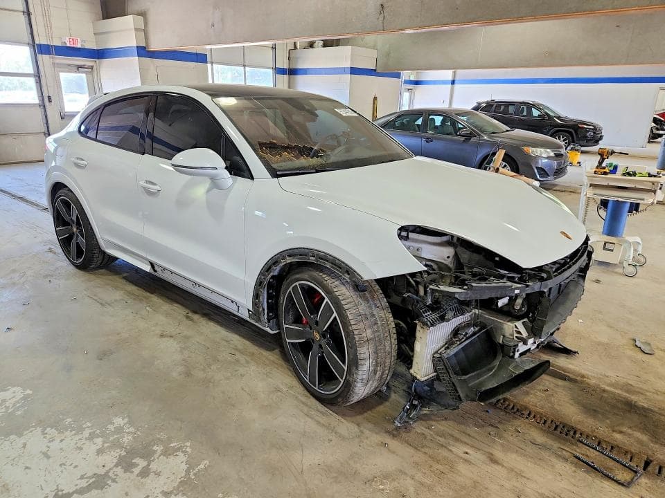 2023 PORSCHE CAYENNE GTS COUPE 4