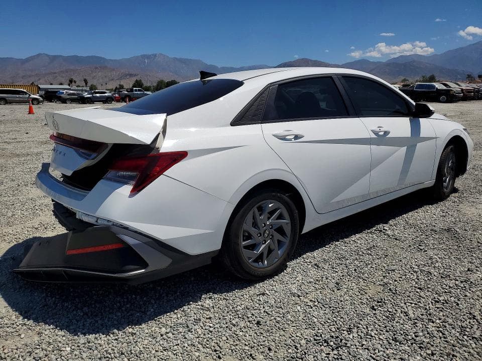 2024 HYUNDAI ELANTRA SEL 3