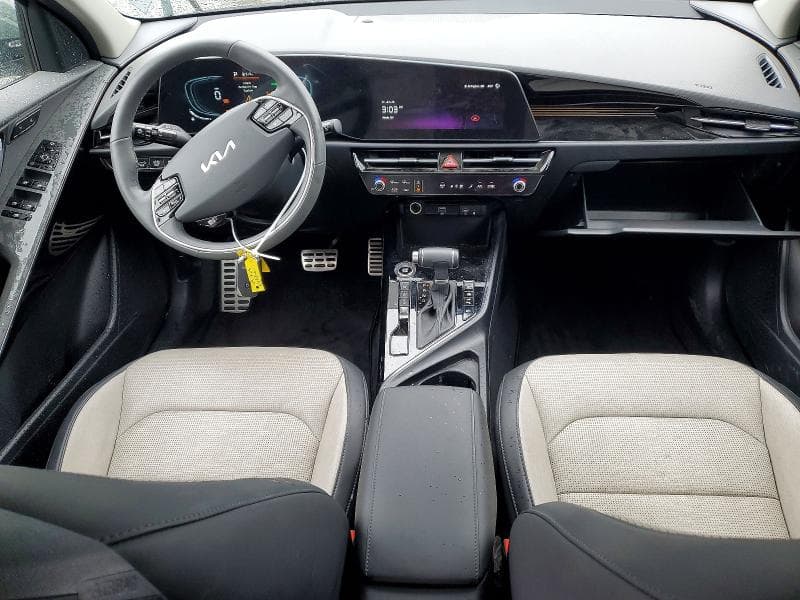 2024 KIA NIRO SX TOURING 8