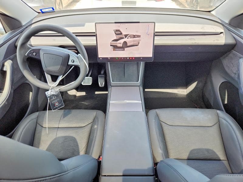 2026 TESLA MODEL Y 8