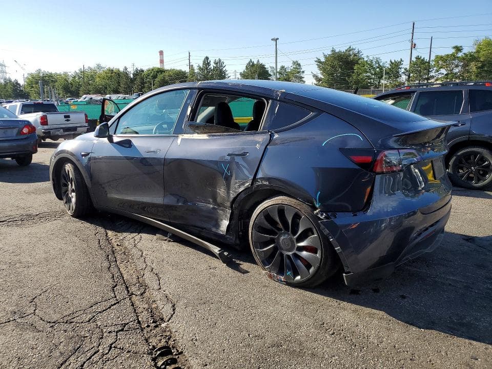 2025 TESLA MODEL Y 2