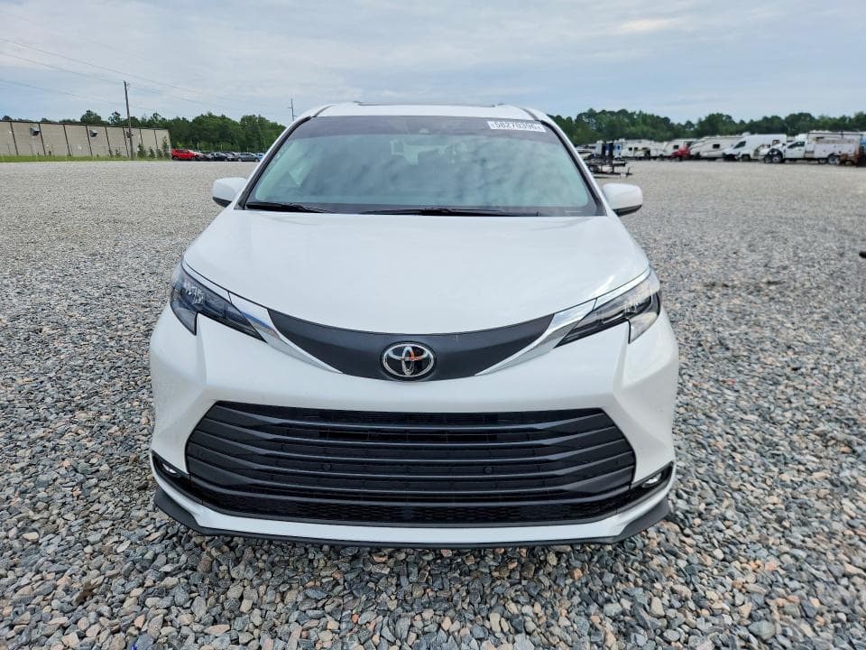 2026 TOYOTA SIENNA XLE 8-PASSENGER 5
