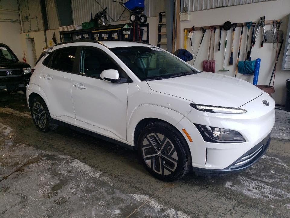 2023 HYUNDAI KONA SE 4
