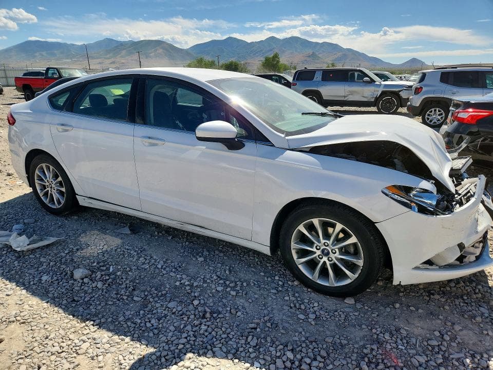 2017 FORD FUSION SE 4
