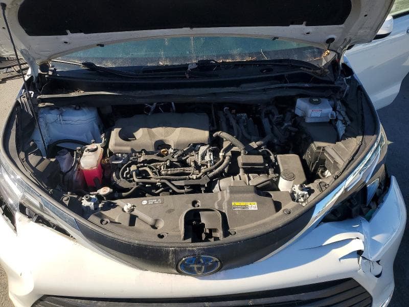 2021 TOYOTA SIENNA XLE 12