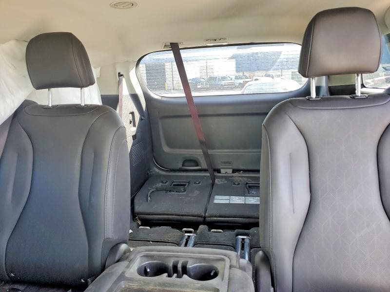 2024 KIA CARNIVAL LX 10