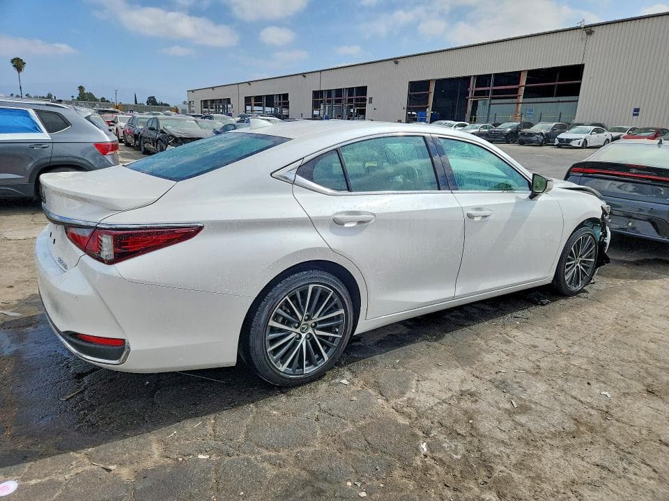 2025 LEXUS ES 300H BASE 3