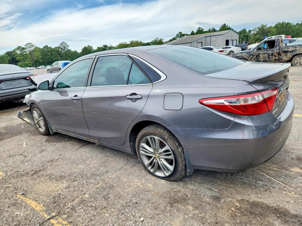 2017 TOYOTA CAMRY SE 2