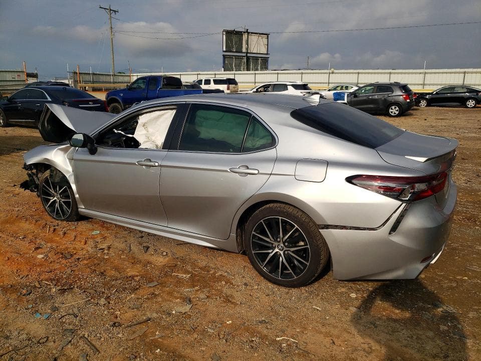 2022 TOYOTA CAMRY SE 2