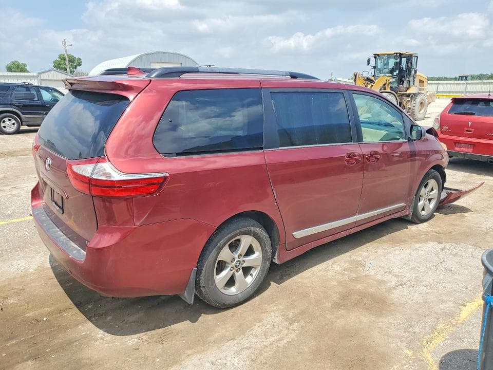 2018 TOYOTA SIENNA LE 3
