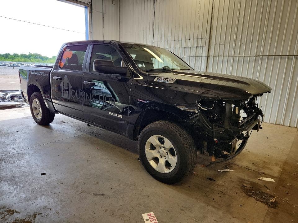 2025 RAM 1500 BIG HORN 4