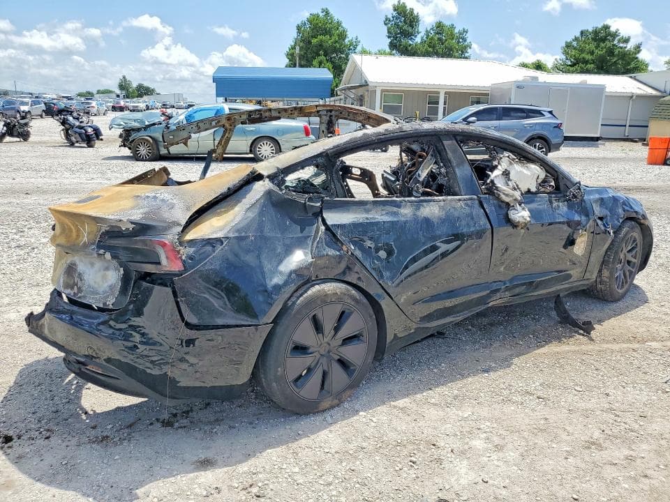 2025 TESLA MODEL 3 3