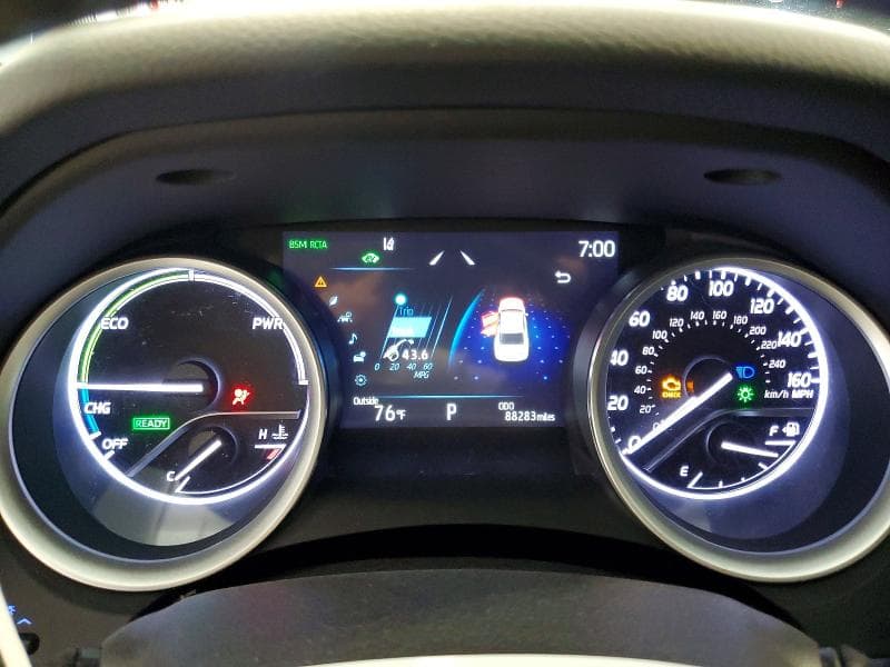 2022 TOYOTA CAMRY XLE 9