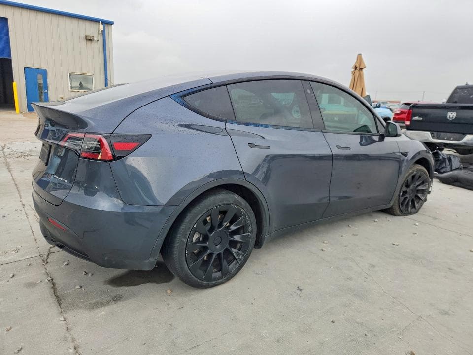 2023 TESLA MODEL Y 3