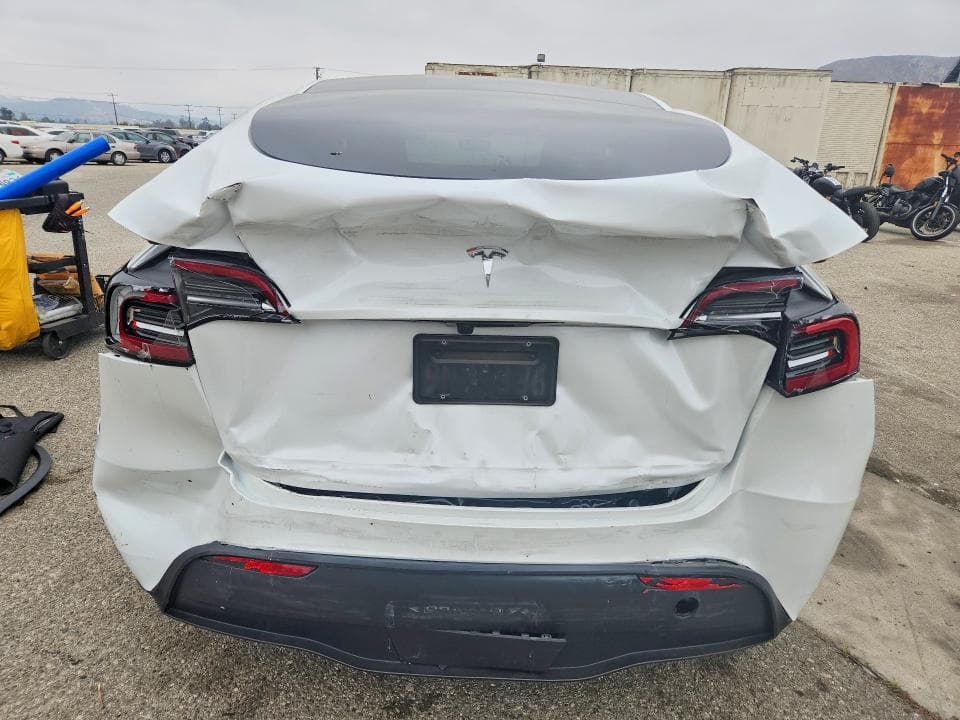 2024 TESLA MODEL Y 6