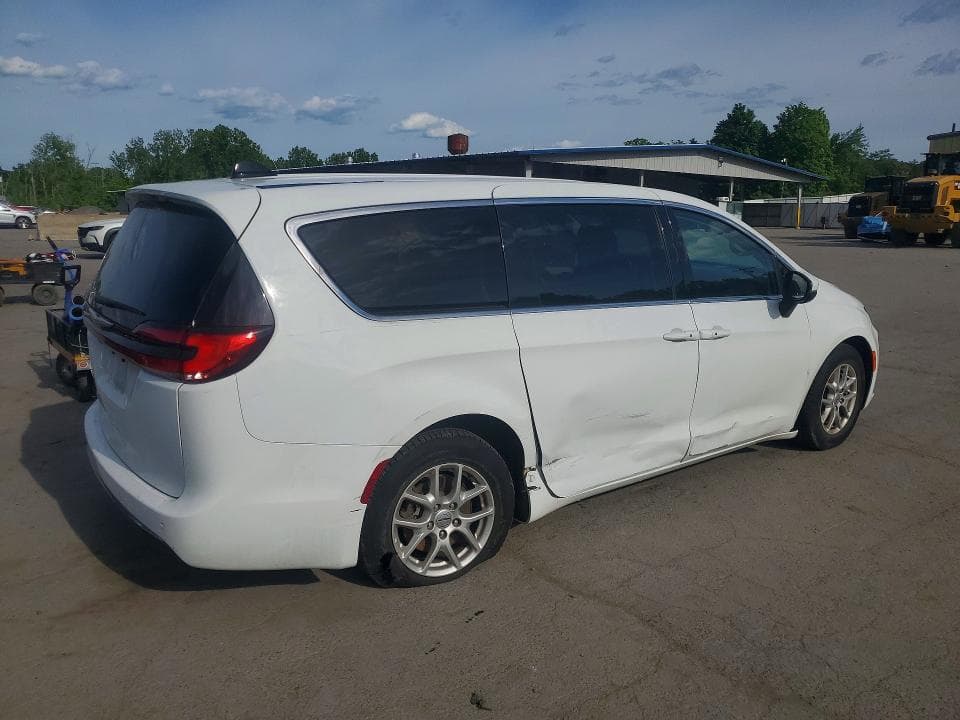 2023 CHRYSLER PACIFICA TOURING L 3