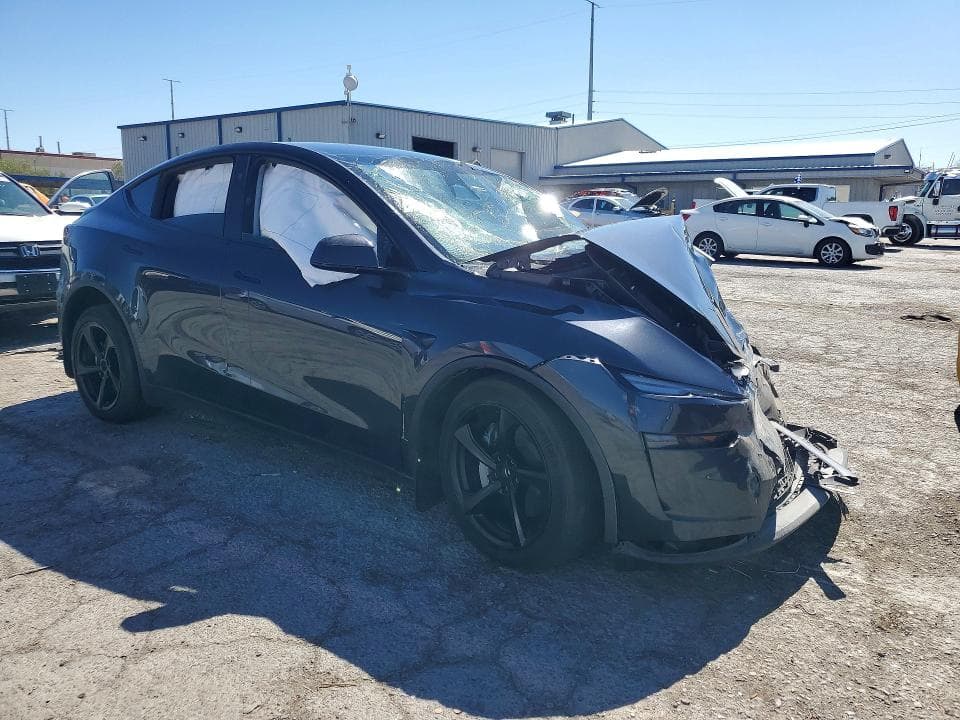 2026 TESLA MODEL Y 4