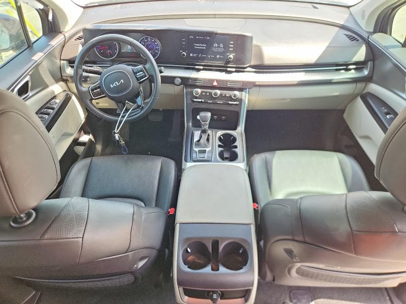 2023 KIA CARNIVAL LX 8