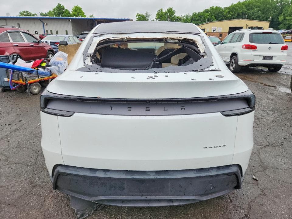 2026 TESLA MODEL Y 6