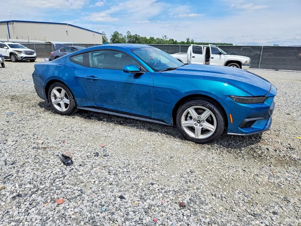 2026 FORD MUSTANG 4