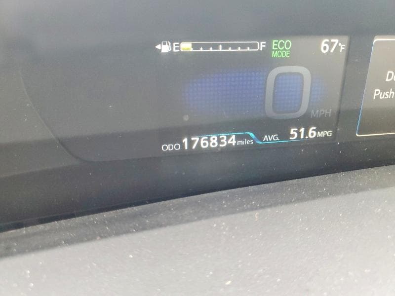 2017 TOYOTA PRIUS THREE TOURING 9