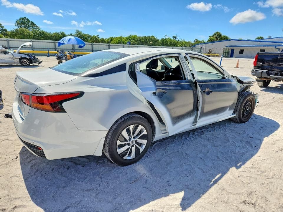 2024 NISSAN ALTIMA 4 D 3
