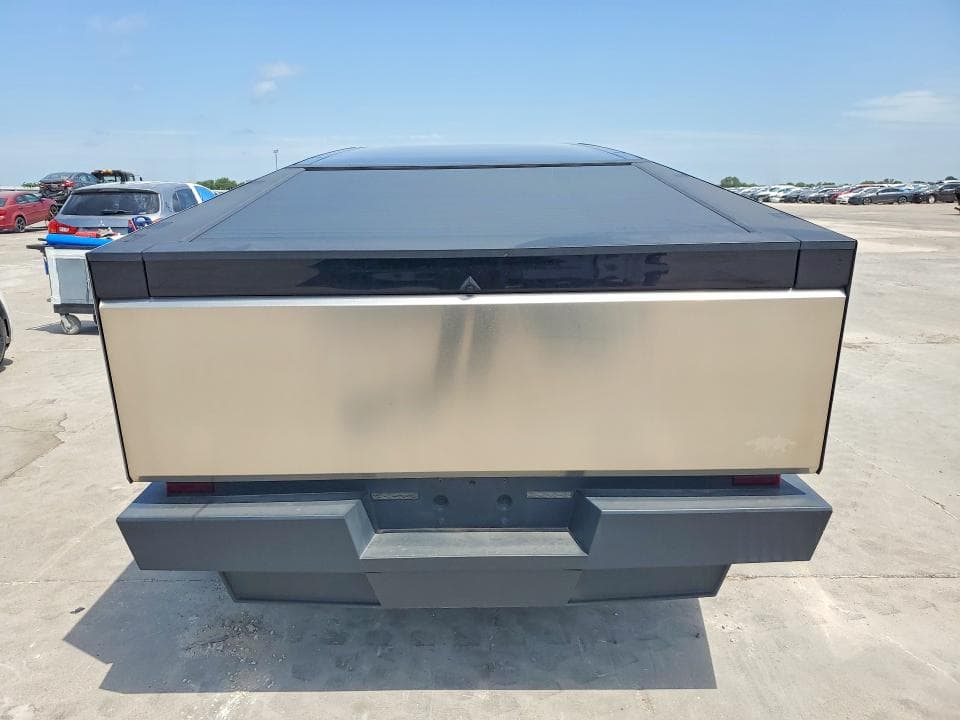 2025 TESLA CYBERTRUCK 6