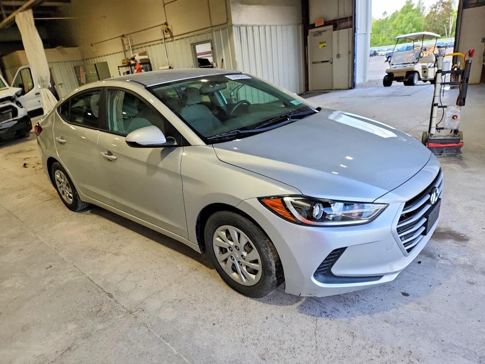 2017 HYUNDAI ELANTRA SE 4