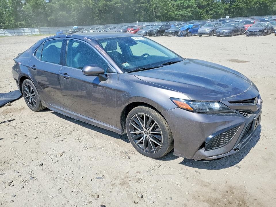 2021 TOYOTA CAMRY SE 4