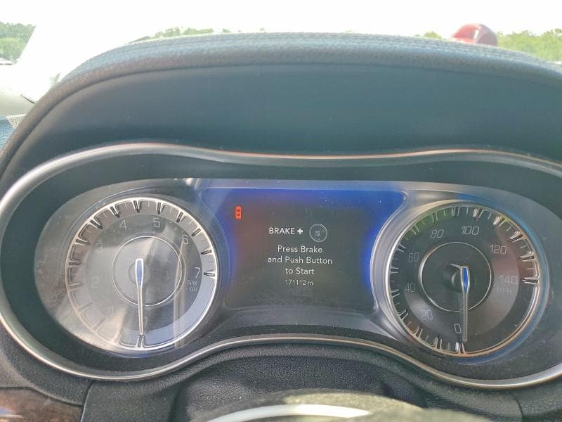 2019 CHRYSLER 300 9