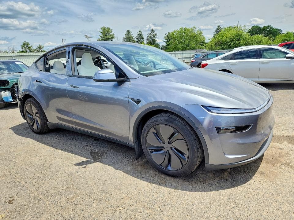 2026 TESLA MODEL Y 4