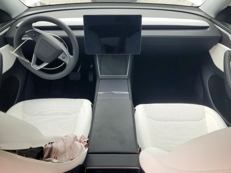2026 TESLA MODEL Y 8