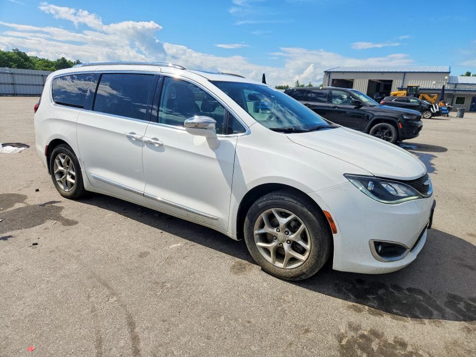 2017 CHRYSLER PACIFICA LIMITED 4