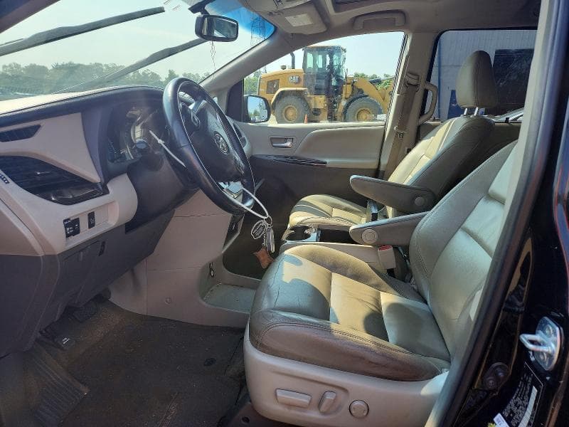 2017 TOYOTA SIENNA 7