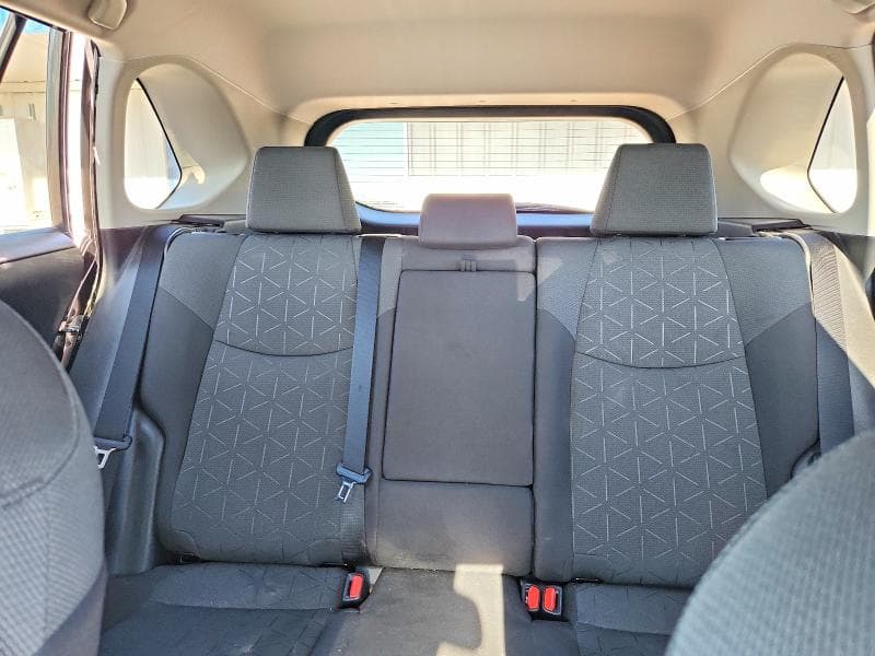 2020 TOYOTA RAV4 XLE 10