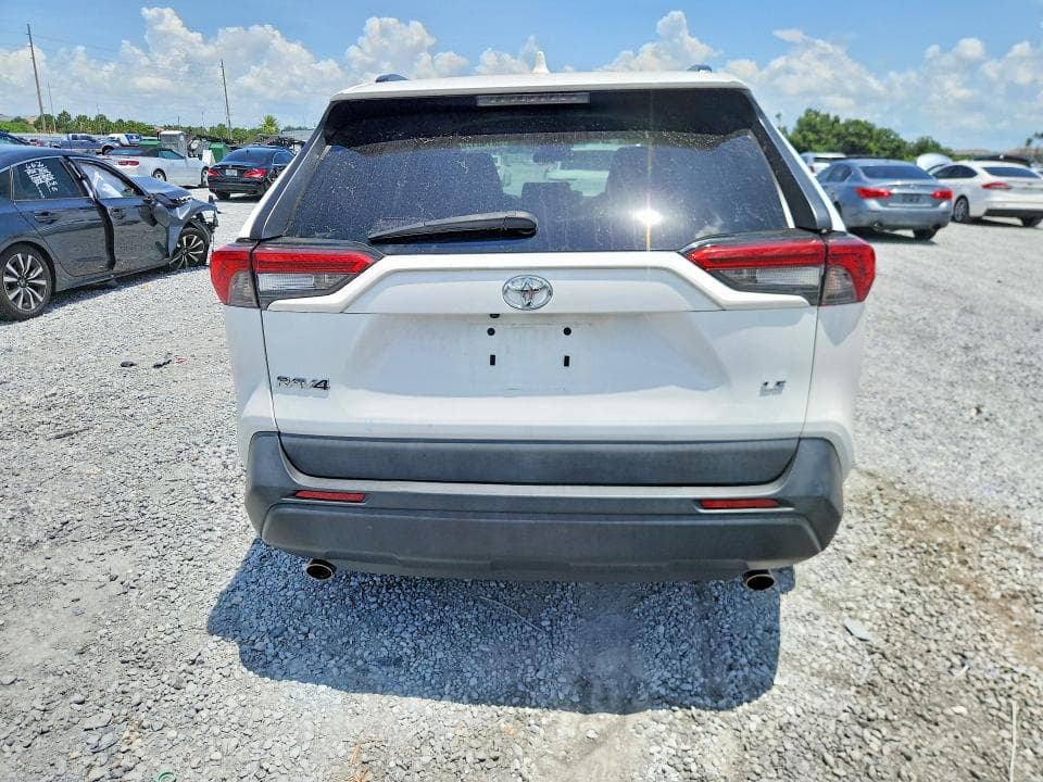 2020 TOYOTA RAV4 LE 6