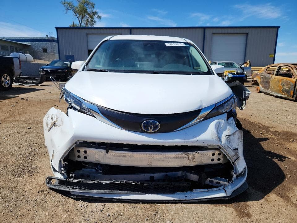 2023 TOYOTA SIENNA LE 5