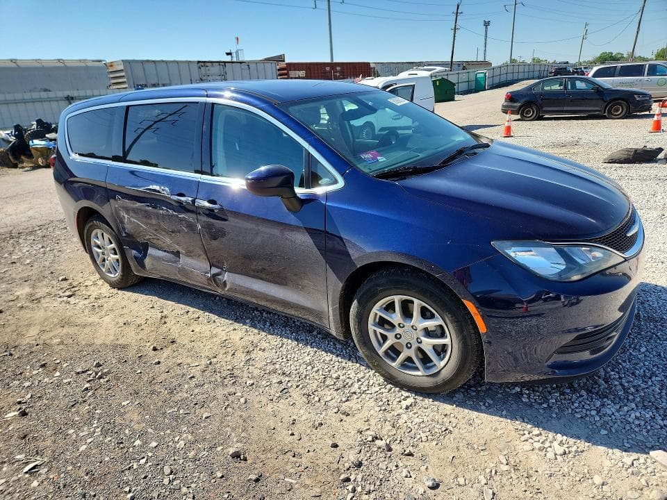 2017 CHRYSLER PACIFICA LX 4