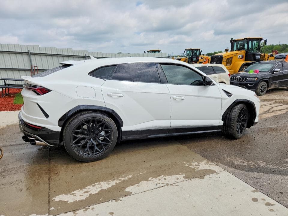 2019 LAMBORGHINI URUS 3
