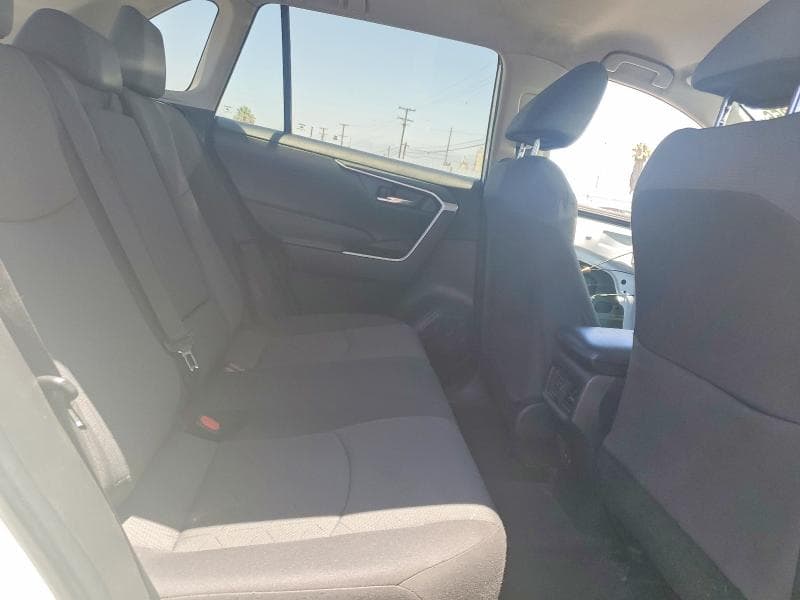 2021 TOYOTA RAV4 XLE 11