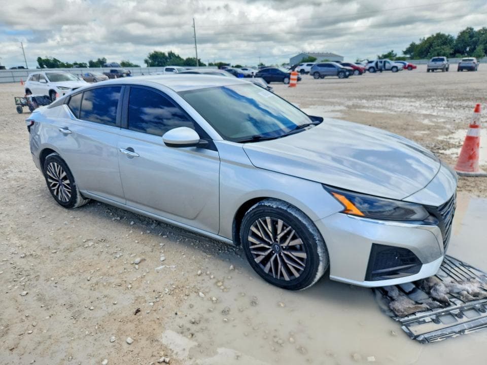 2023 NISSAN ALTIMA SV 4