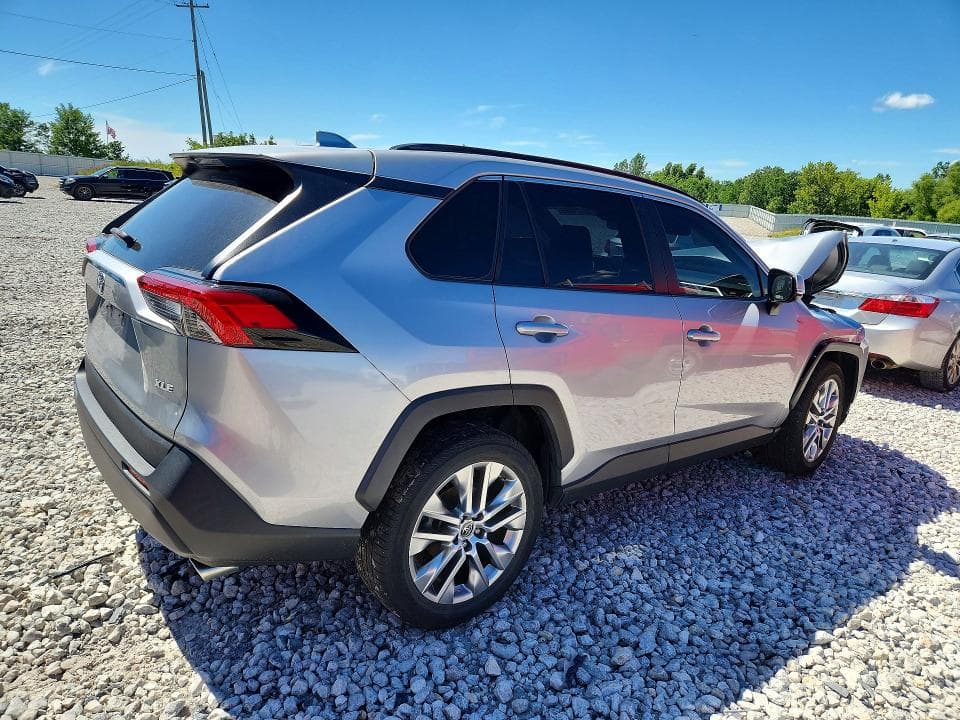 2019 TOYOTA RAV4 XLE PREMIUM 3