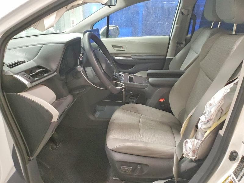 2024 TOYOTA SIENNA LE 7