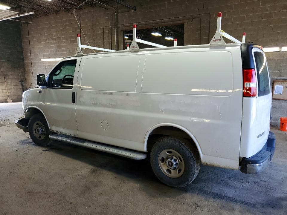 2022 GMC SAVANA 2