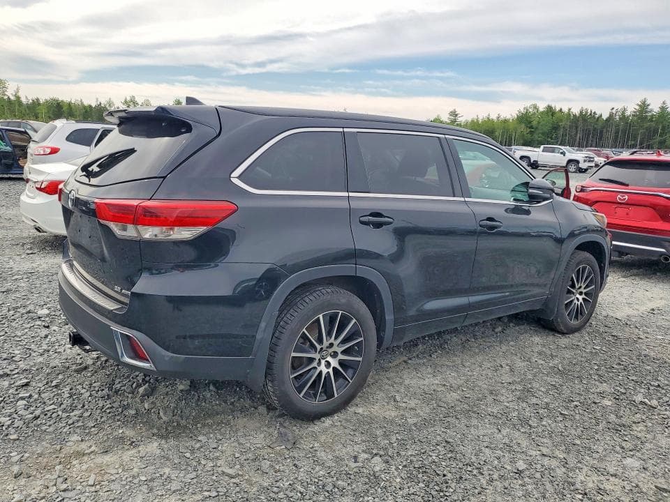 2018 TOYOTA HIGHLANDER XLE 3