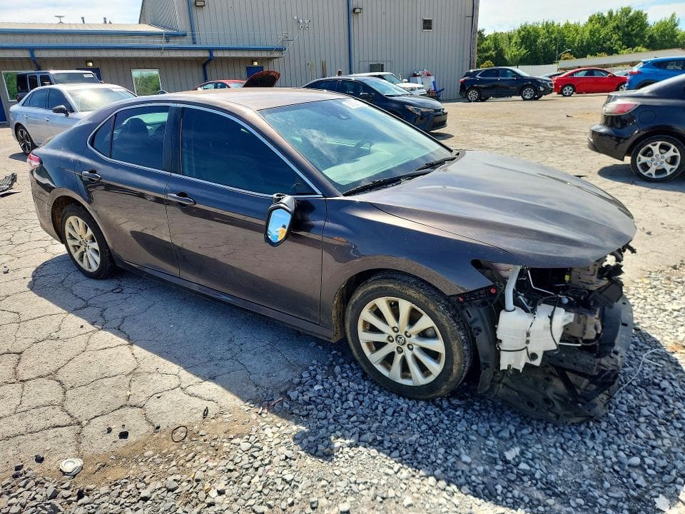 2019 TOYOTA CAMRY LE 4