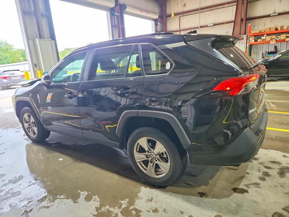2023 TOYOTA RAV4 XLE 2